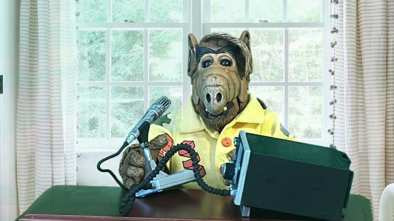 ALF Calling His Malmac Friends