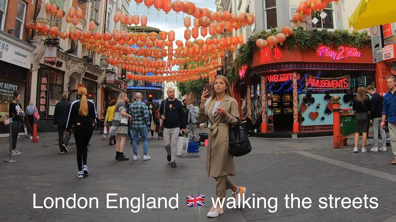London England 🇬🇧 walking the streets/ west end 🎭