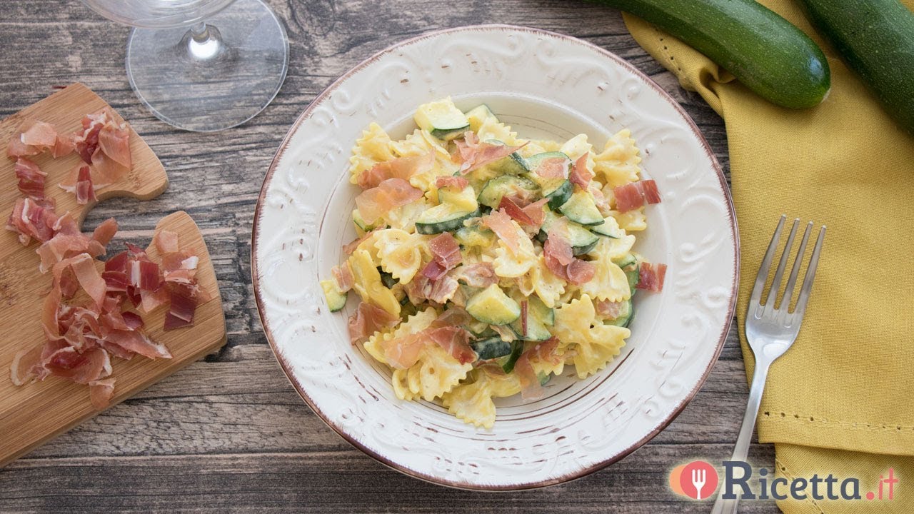 Pasta con zucchine, speck e zafferano - Ricetta.it