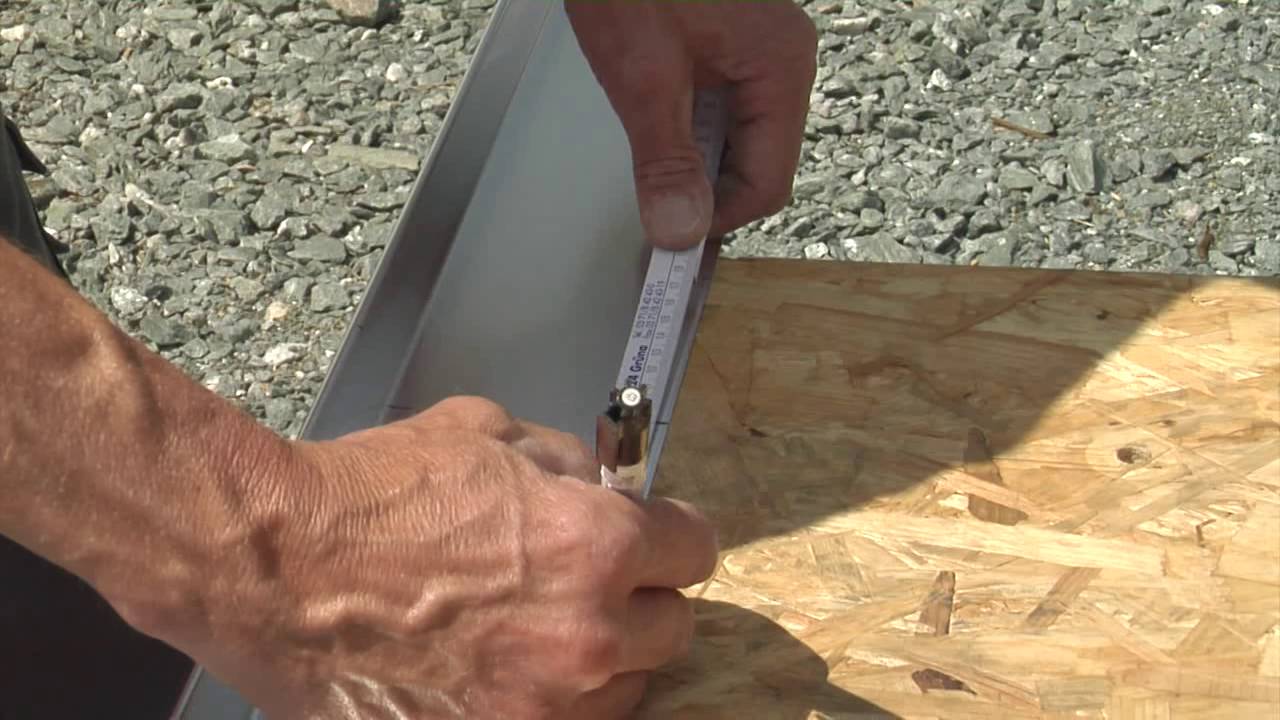 Herstellung einer Ortblechecke / Forming a drip edge corner