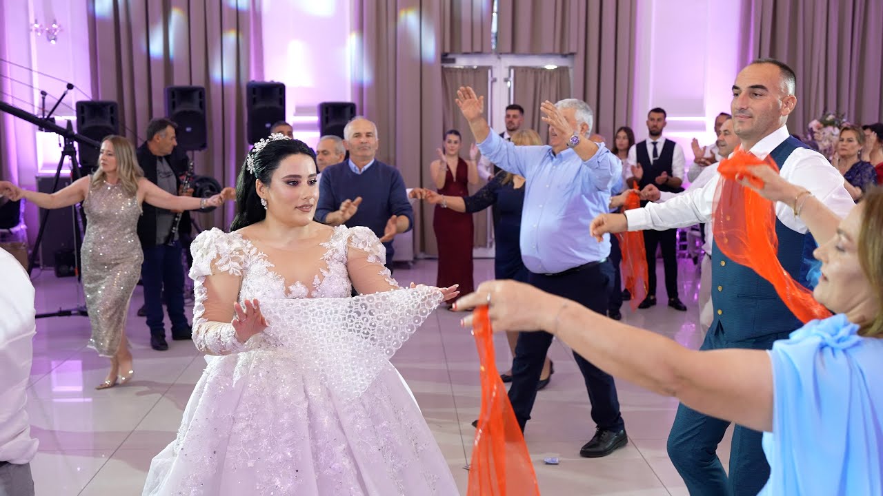 Krushqia nga Elbasani me Super Atmosfer ne Dasma Sindia & Mikel / Ani Myzeqarja 🎤  Koli Peqinit