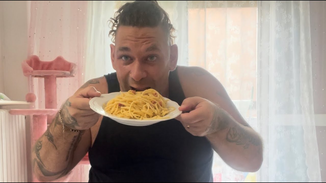 MANGIO MEZZO KILO DI SPAGHETTI ALLA CARBONARA!!!! EATING SHOW MUKBANG ITA!
