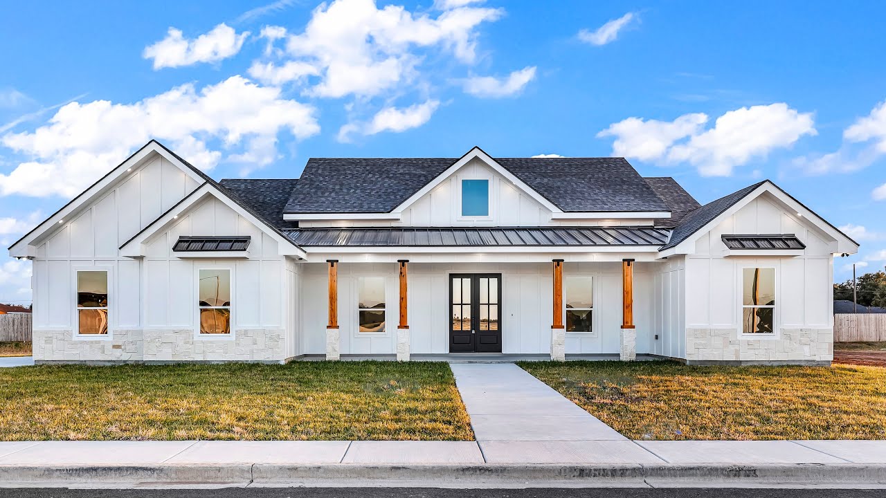 BEAUTIFUL MODERN FARMHOUSE TOUR IN WESLACO TEXAS!