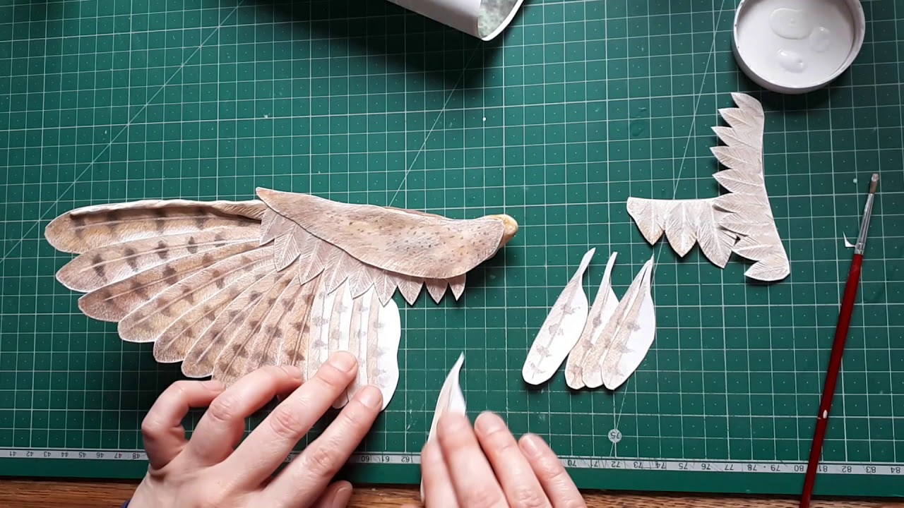 Bara making of a Barn Owl sculpture
