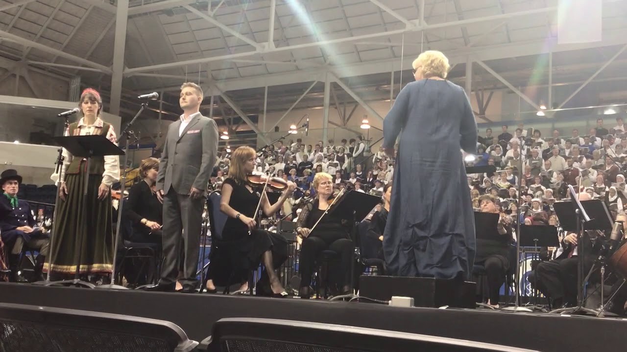 Uz krustcelēm mazs bērnins. Toronto 2019.gada 6.jūlijs