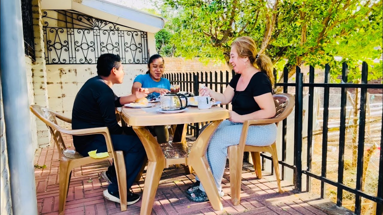 Desayunando, 🍳🥖☕️con las personas más humildes que he conocido y de buen corazón ❤️