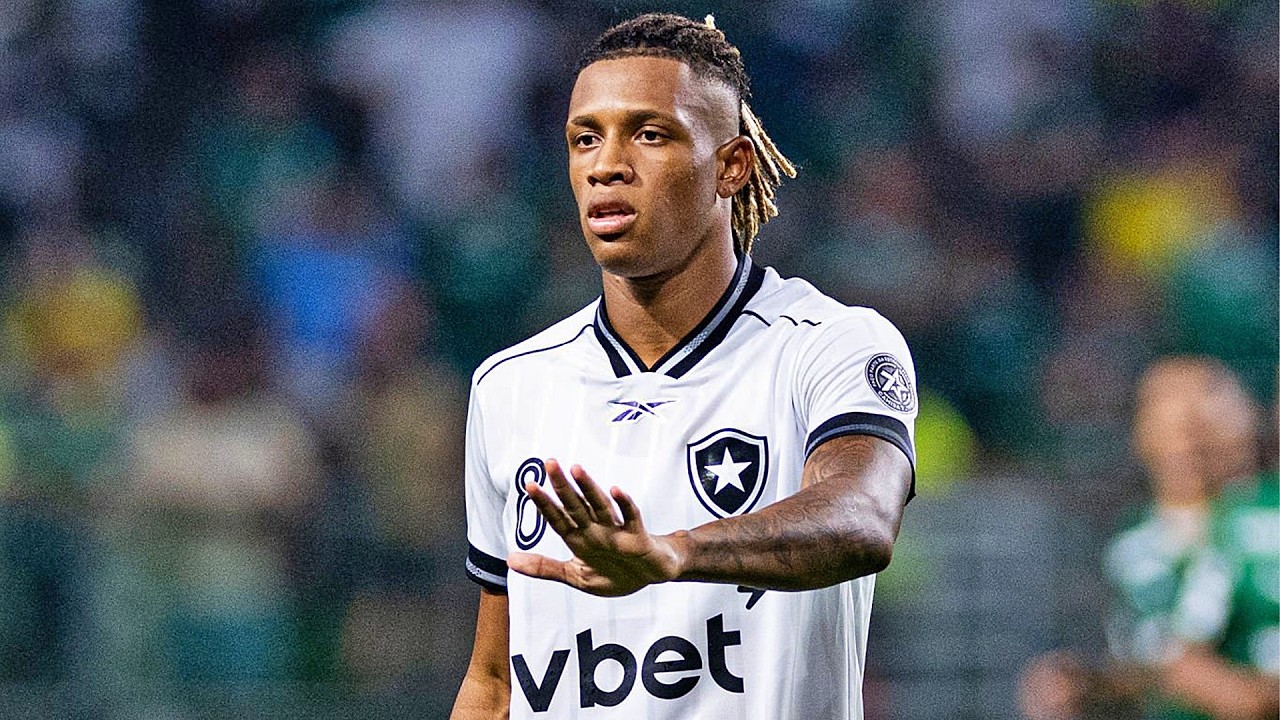 Danilo Makes Midfield Feel Heavy for Everyone at Botafogo ⚡