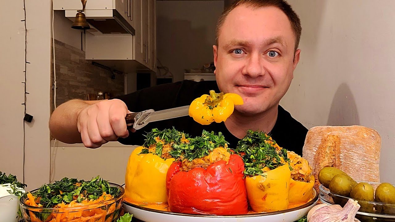 МУКБАНГ. ОБЖОР. ОГРОМНЫЕ ФАРШИРОВАННЫЕ ПЕРЦЫ, СВИНО ГОВЯЖИМ ФАРШЕМ И РИСОМ. АСМР. MUKBANG. СОЛЕНЬЯ.