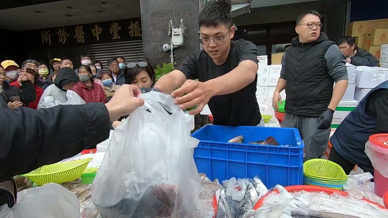 豬腳一次賣掉100隻是怎麼回事 #中彰海王子 #烏日火車站 #海鮮叫賣 #海鮮拍賣