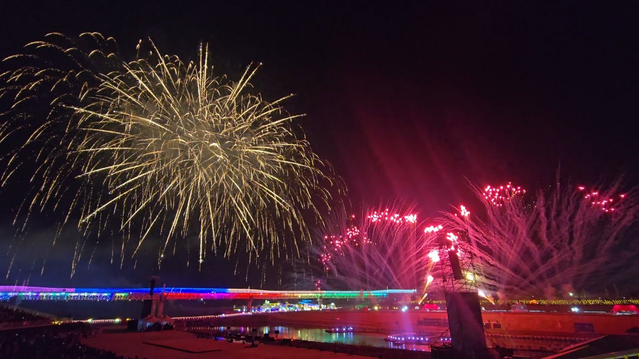 2026.02.20南投燈會煙火！！有八場這第四場煙火～～立柱煙火直衝天際#花火 #煙火 #2026 #夜景 #南投 (4K畫質)