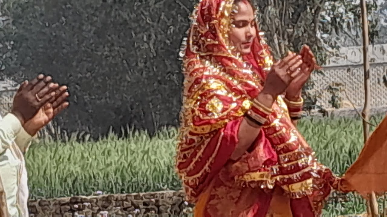 बहुत सुंदर भजन चलो झूमती करते हुए