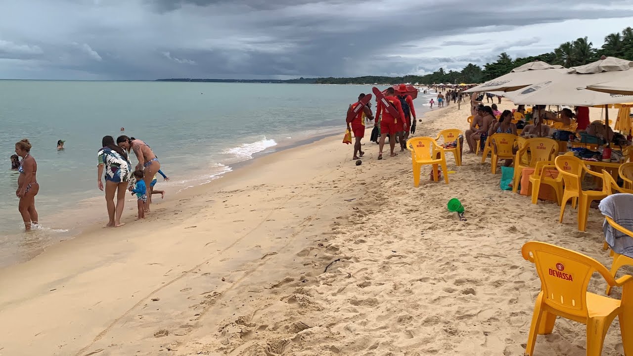  #portoseguro  MOVIMENTO DA PRAIA DE TAPERAPUÃN NESSE SÁBADO 28 de FEVEREIRO 2026 . #chuvas   
