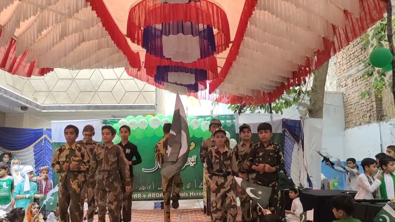 Har ghari tayyar kamran hn hm | Independence day song | school students