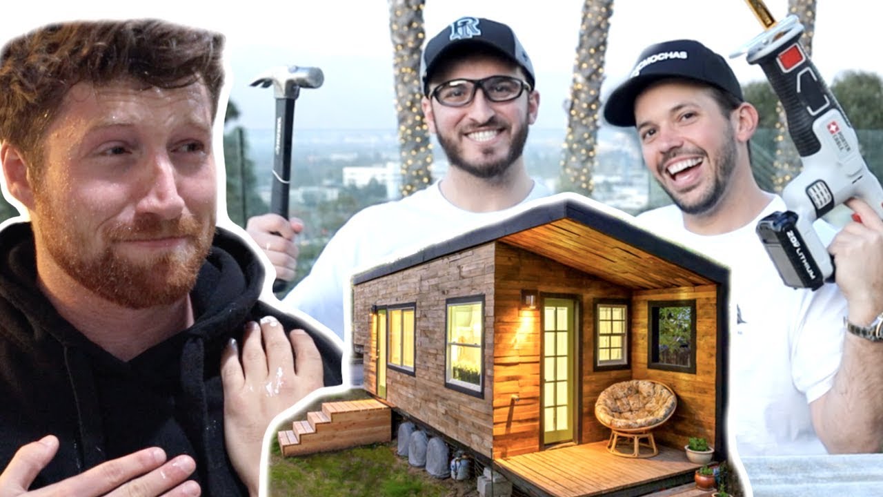 SURPRISING FRIEND WITH EMOTIONAL GIFT!!