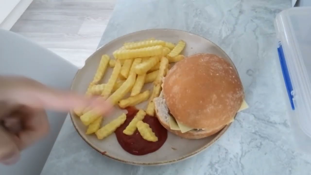 Cooking with Elliott cheese burger 🍔🍔🍔🍔🍔🍔🍔🍔🍔🍔🍔🍔🍔🍔🍔🍔