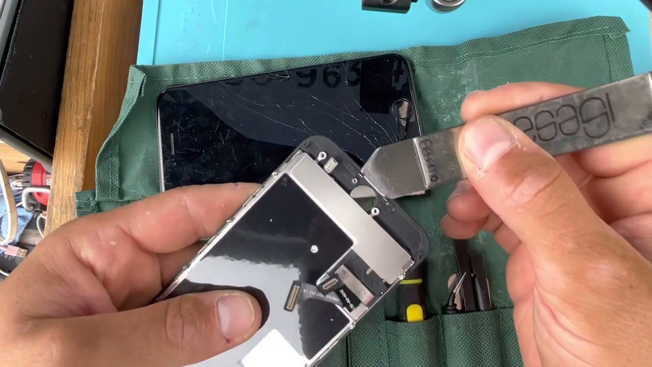 Как снять экран iPhone, если оба винта Pentalobe сорваны