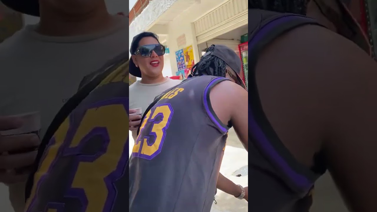 El vale callo con esta broma 😂😂