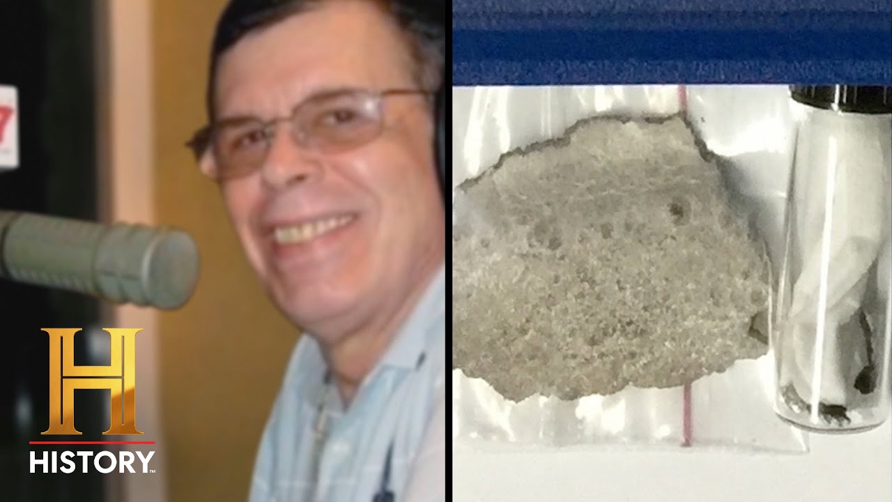 MAN RECEIVES MAIL FROM ALIENS - “Inside Were Strange Metallic Fragments” | Ancient Aliens | 