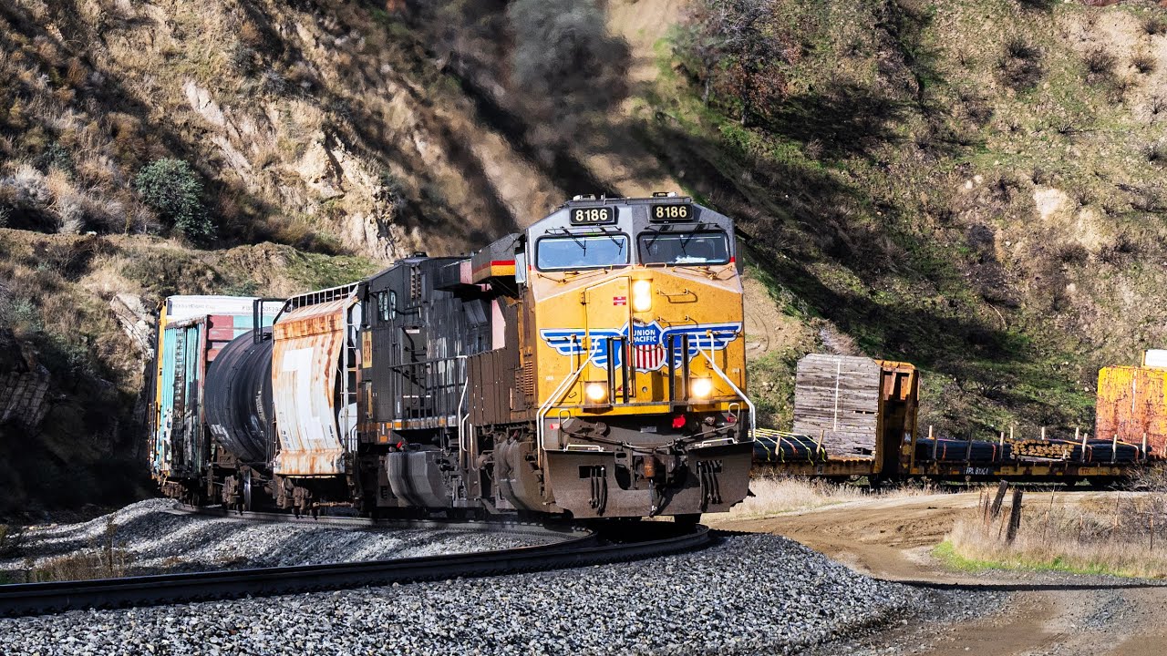 Tehachapi Pass Train Action - December 2024