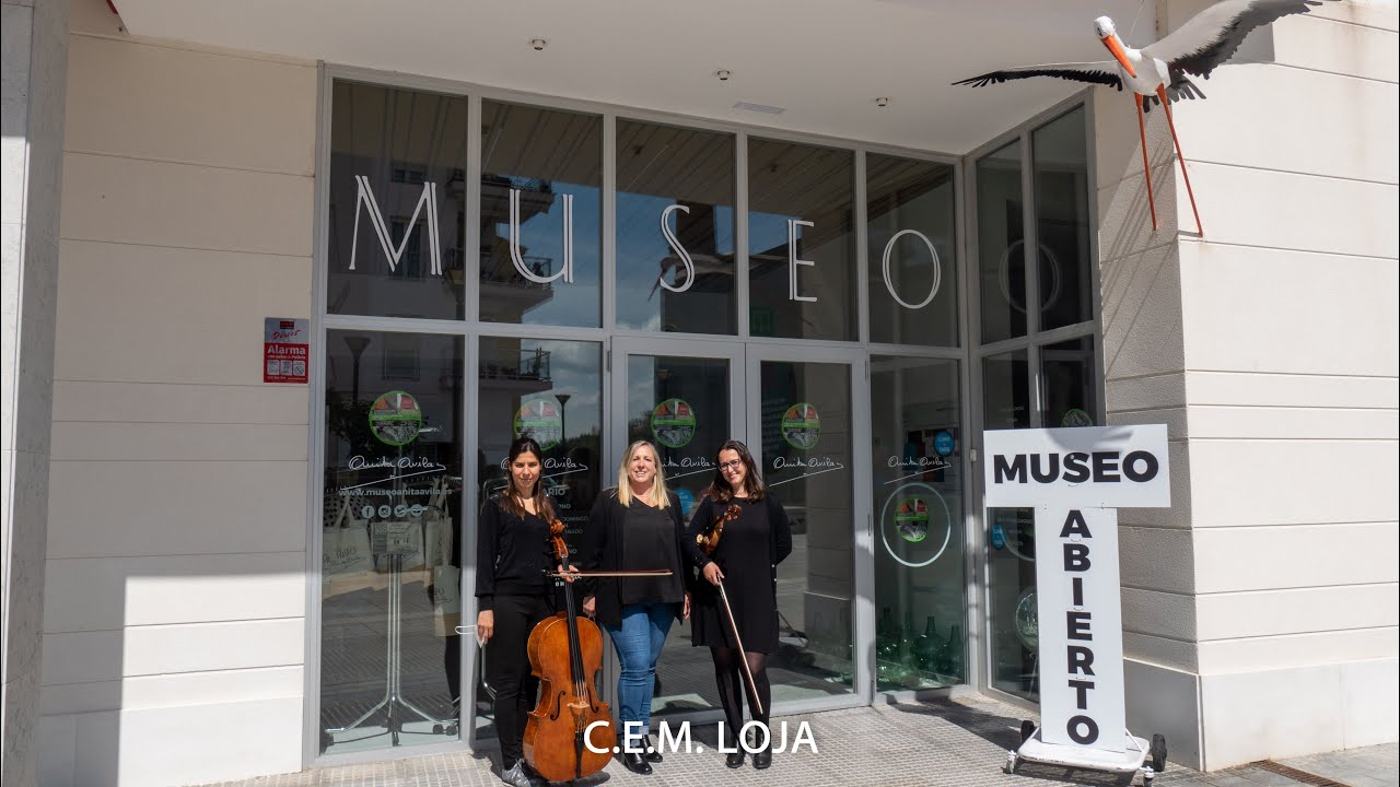 EL C.E.M. CARMEN ROMERO AVELLANEDA DE LOJA EN EL MUSEO DE ANITA ÁVILA CON MOTIVO DEL DÍA DEL LIBRO.