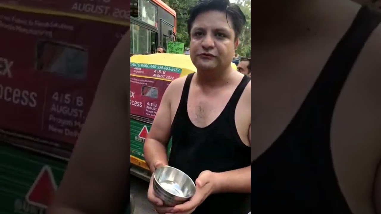school cab owner strike against TRANSPORT DEPARTMENT unnecessary challan day by day