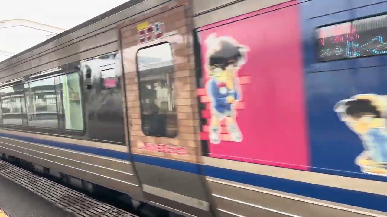 HOT7000系HOT7014Fが特急スーパーはくと3号として鳥取駅を発車するシーン2025/12/30/12:03