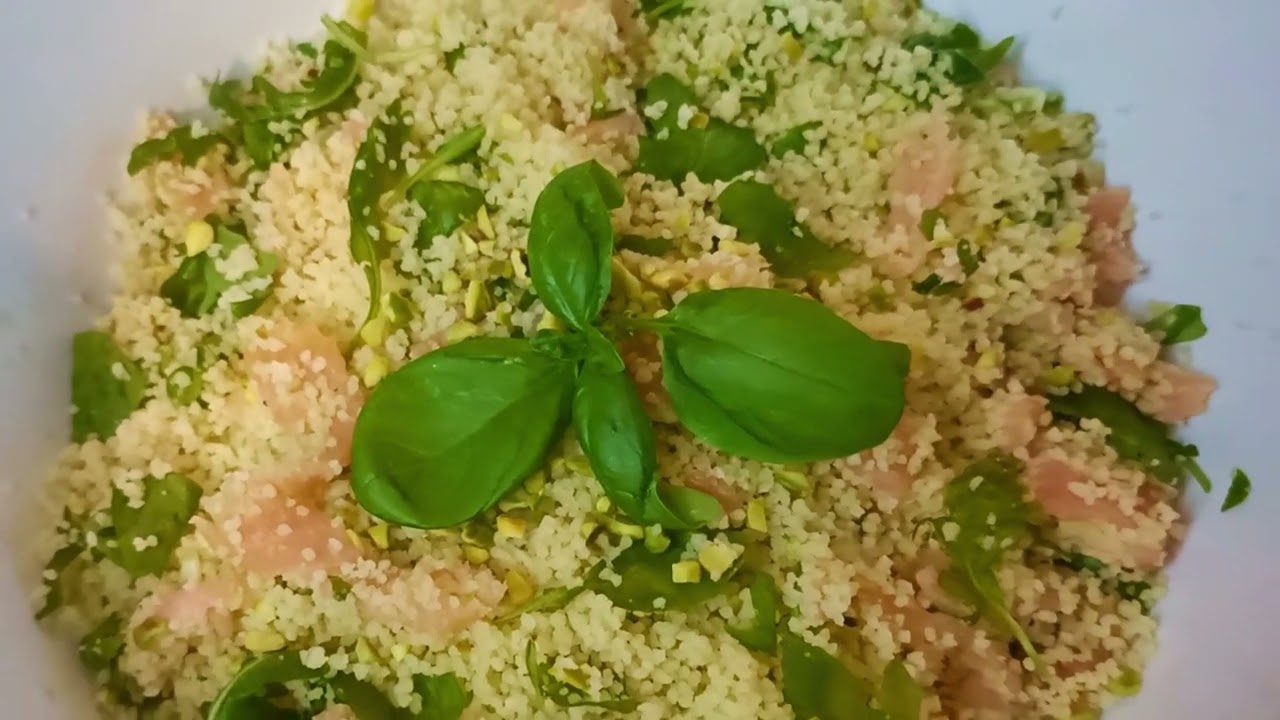 RICETTE IN 1 MINUTO: COUS COUS CON SALMONE, RUCOLA, LIMONE E PISTACCHI