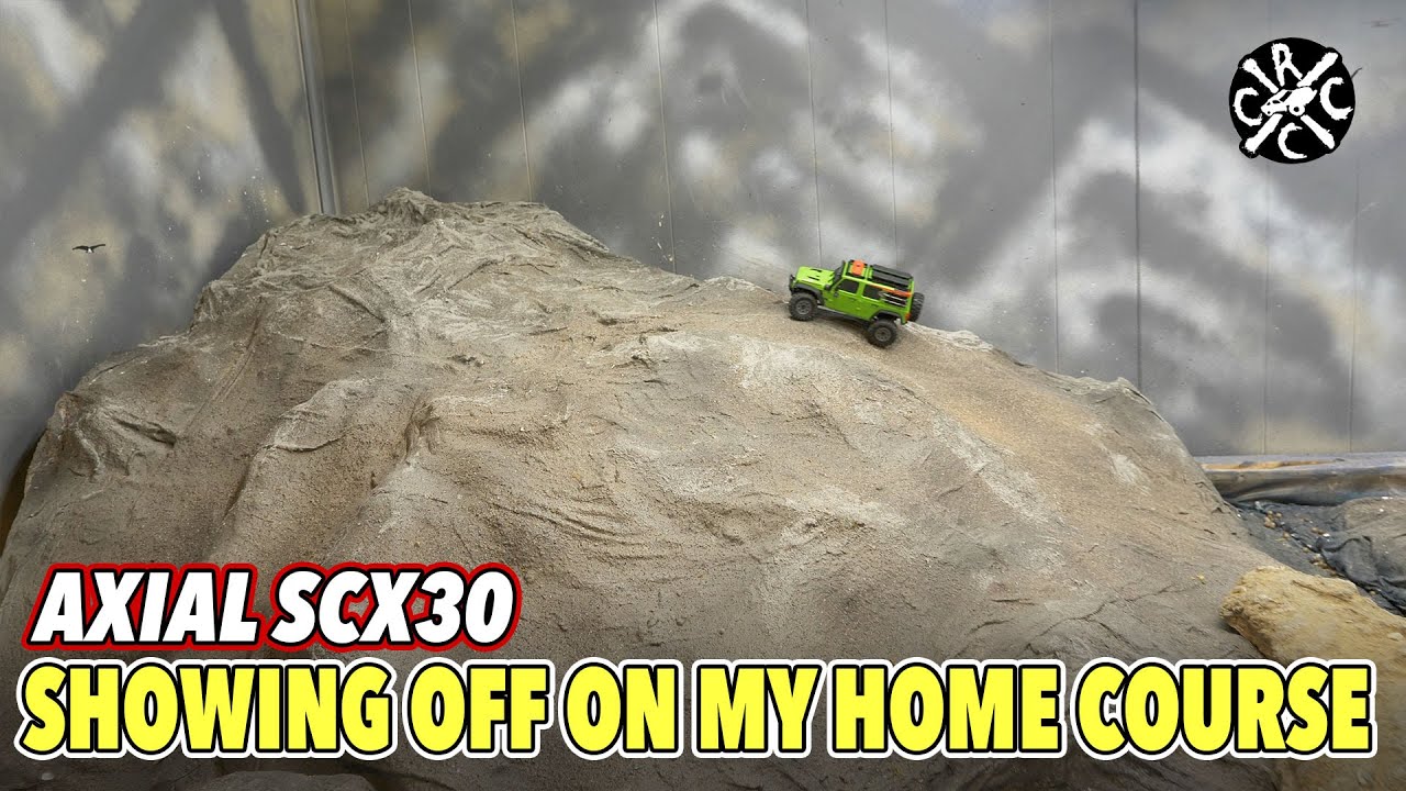 Axial SCX30 Jeep Rubicon демонстрирует свои возможности на гусеничном ходу