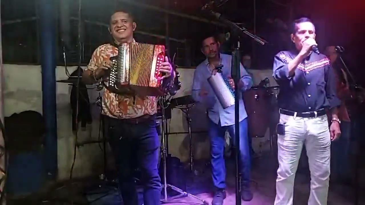 LESLY SANTAMARÍA Y HUMBERTO DE LEÓN ME MATA LA CABANGA EN VIVO