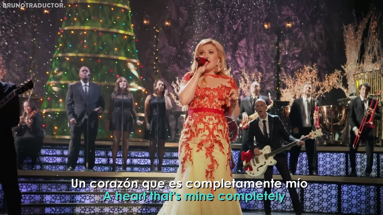 Kelly Clarkson - Underneath The Tree // Lyrics + Espa&ntilde;ol // Video Oficial