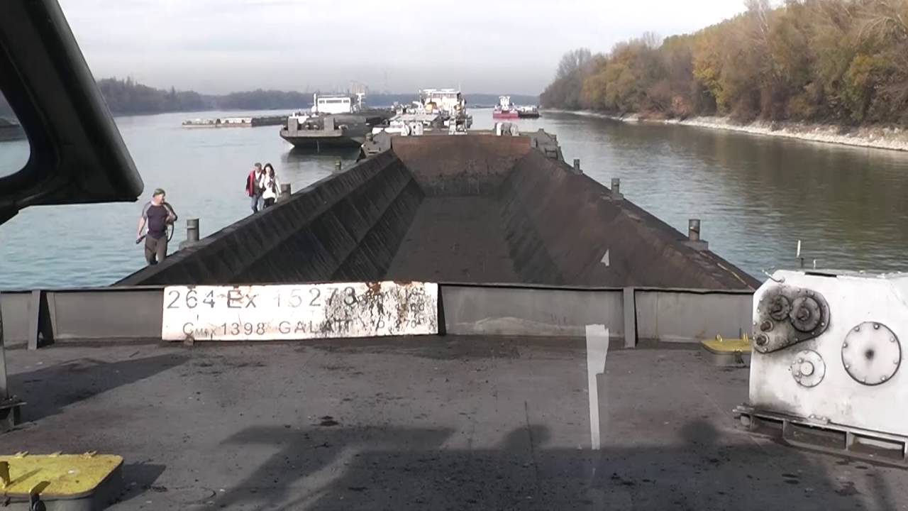 2015. november 17. Uszályok cseréje a Dunaújvárosi Kikötőben (gyorsított)