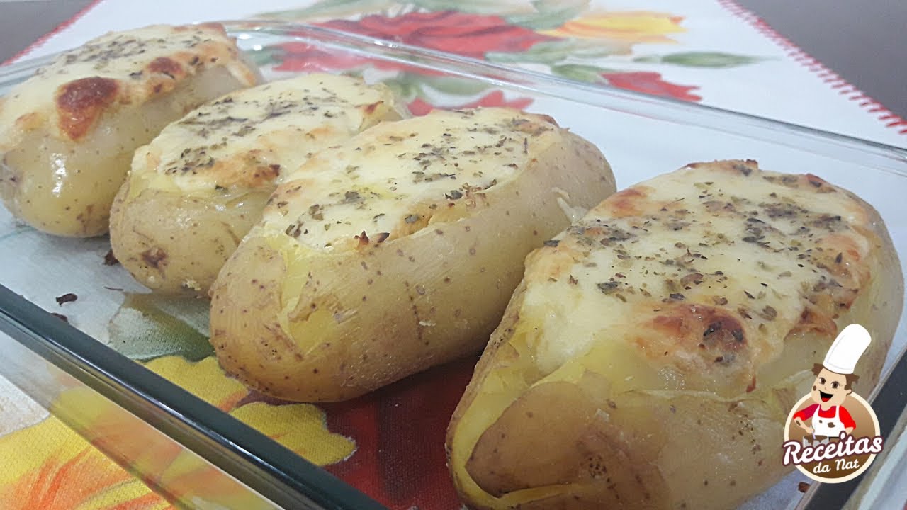 BATATA RECHEADA COM FRANGO E REQUEIJÃO CREMOSO