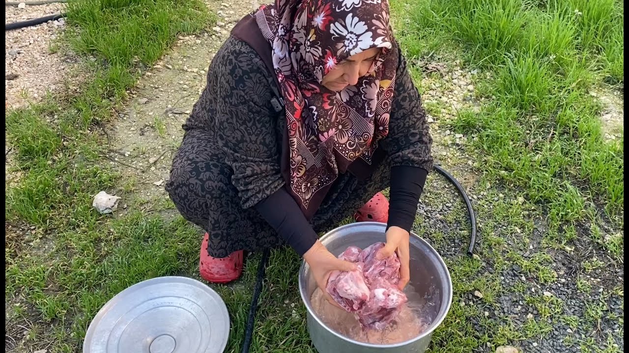 ANTAKYANIN MEŞHUR DÜĞÜN YEMEĞİ / ODUN ATEŞİNDE ETLİ  AŞUR YEMEĞİ
