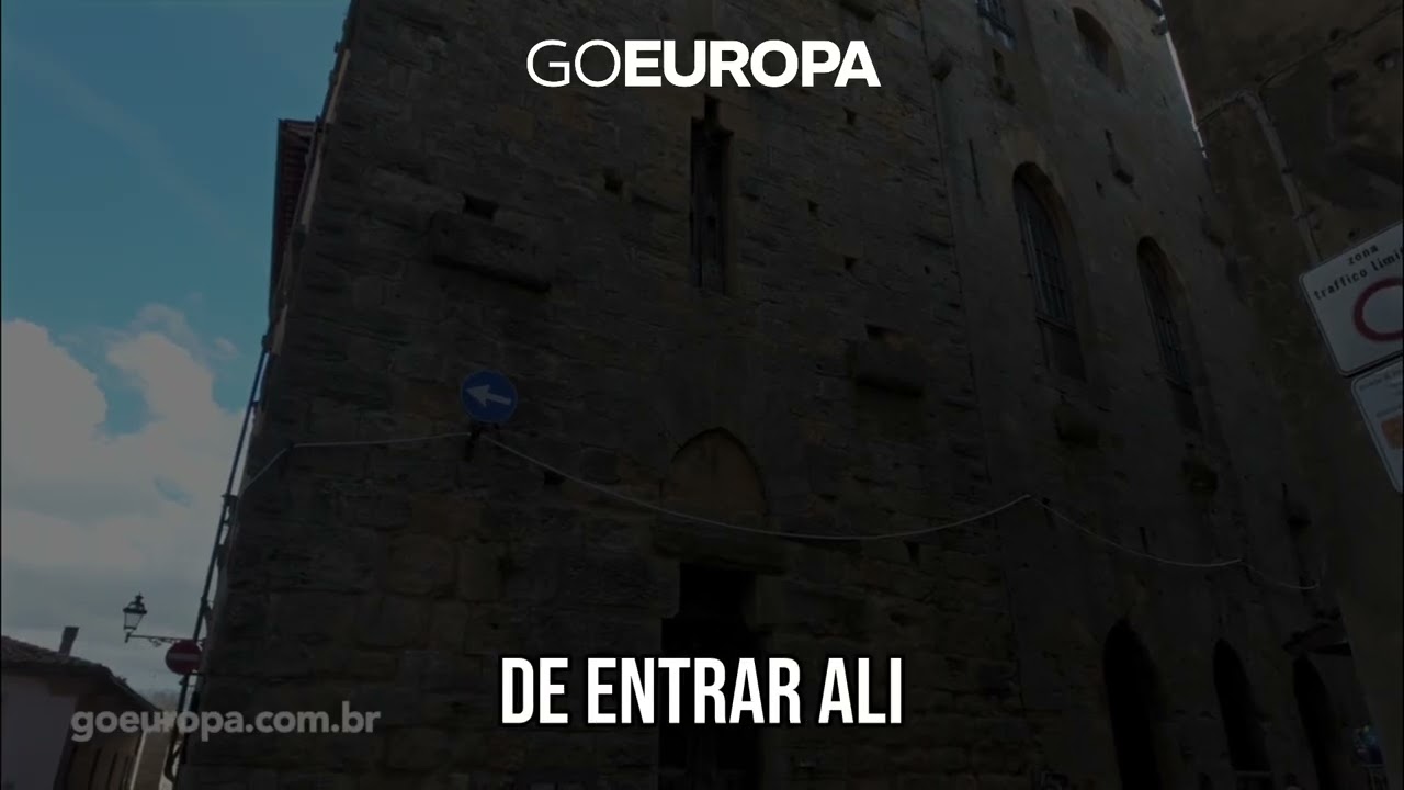 Segredos de Arquitetura Medieval: Portas Estreitas e Defesas #shorts