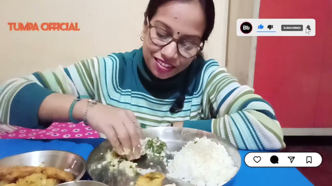 গরম ভাত মসুরের ডাল পালং শাক ভাজা , করোলা ভাজা কুমড়া আলুর তরকারি কুমড়ো বড়া , আর পেঁয়াজ