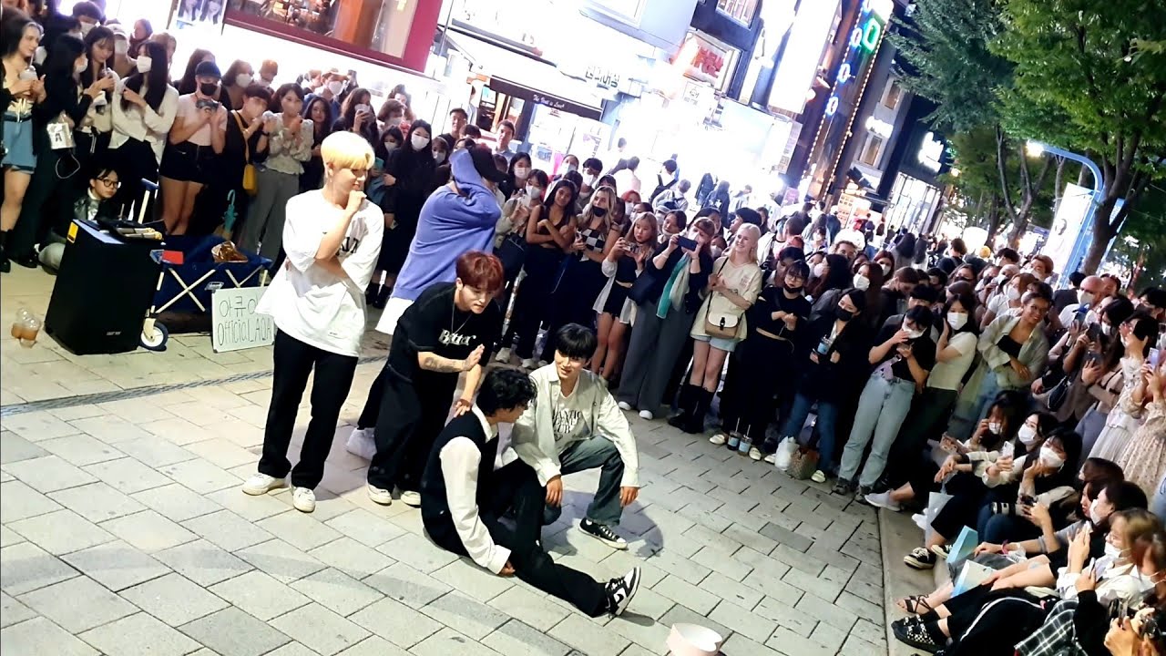 WEDNESDAY. AQA. UNIQUE EXHILARATING PERFORMANCE. HONGDAE STREET.