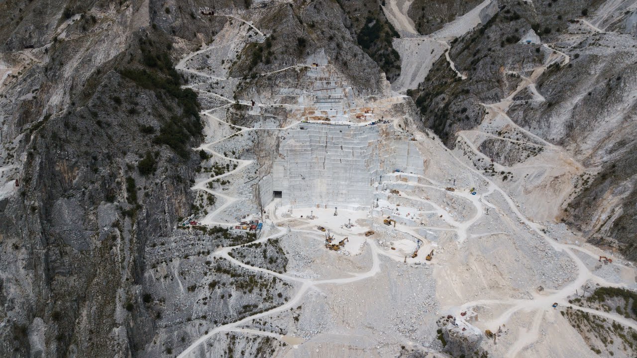 Colonnata - cave di marmo viste dal drone - Dji MavicPro