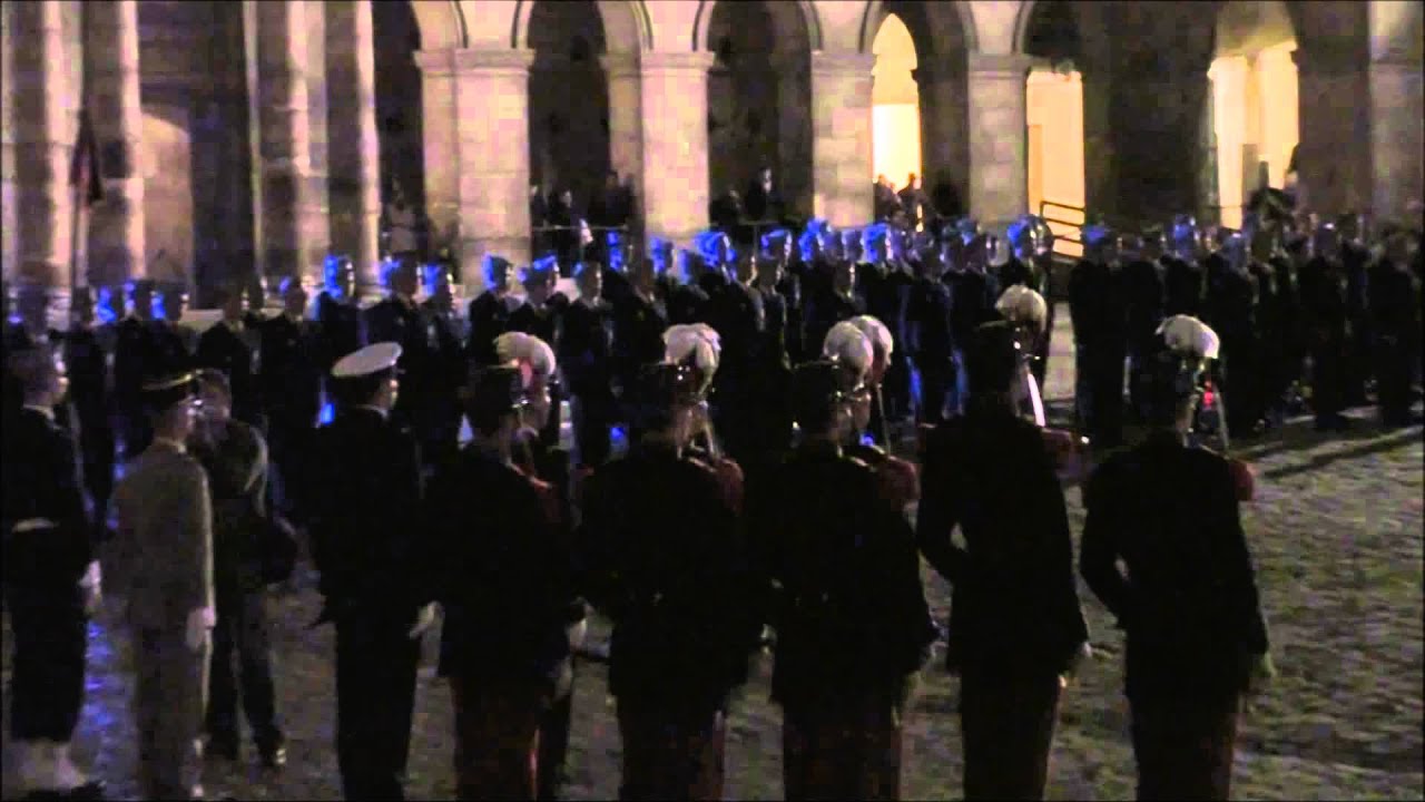 Remise des calots aux Invalides - Chant en hommage au Sous-Lieutenant Pol Lapeyre