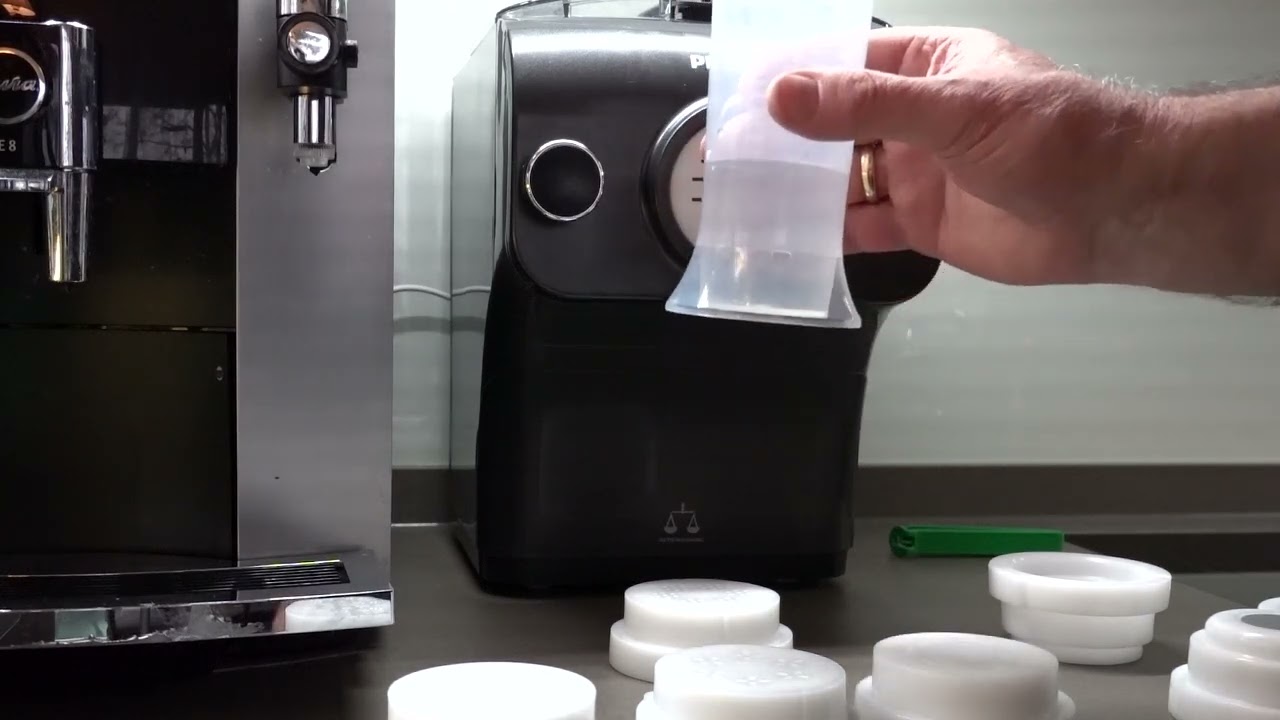 Philips Pastamaker HR2382/15, vollautomatische Nudelmaschine, mit Wiegefunktion und 8 Formscheiben