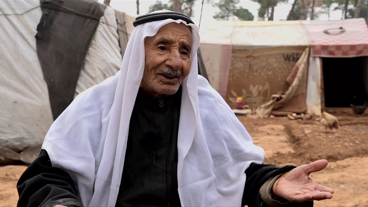 معمر بعمر المئة عام يعيش داخل مخيمات منطقة عفرين بريف حلب