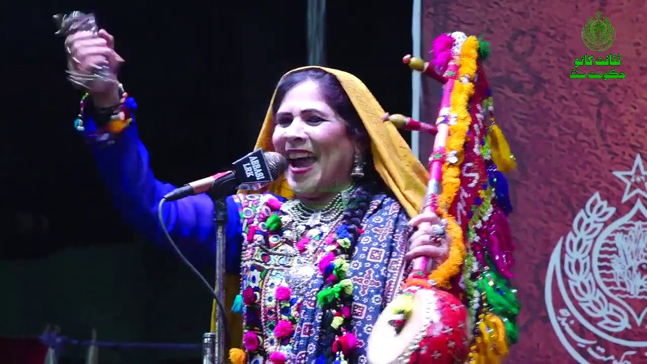 Taj Mastani Sings Lal Meri Pat Rakhiyo at Sambara Inn Larkana in musical night