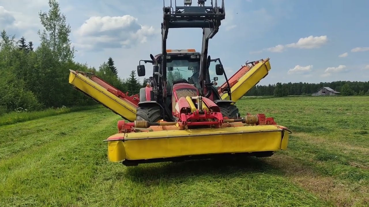 Valtra N 163 Direct & Pöttinger perhosniittomurskain niittohommissa