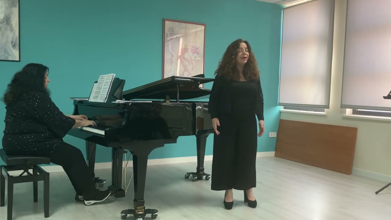 Julia Arellano - Sgombra e la sacra selva (Bellini)
