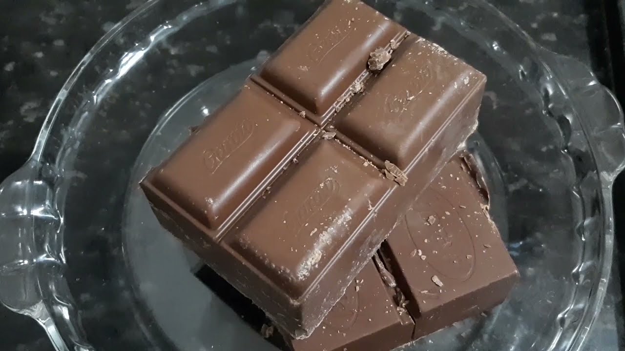 misturando chocolates nobre e fracionado