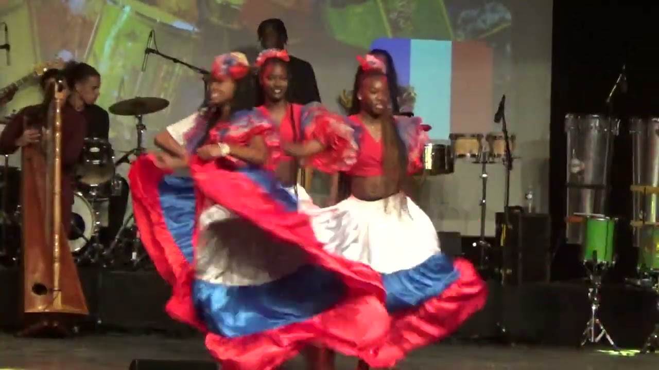 Les Batuc'Ados avec les vénézueliens du groupe Danzas Cantaclaro