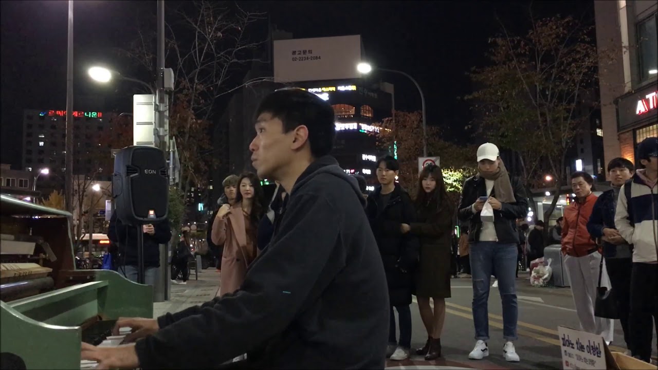 [공식] 겨울왕국 메들리 Frozen Medley 171111  [Street Piano Busking 신촌 피아노 치는 이정환 버스킹]