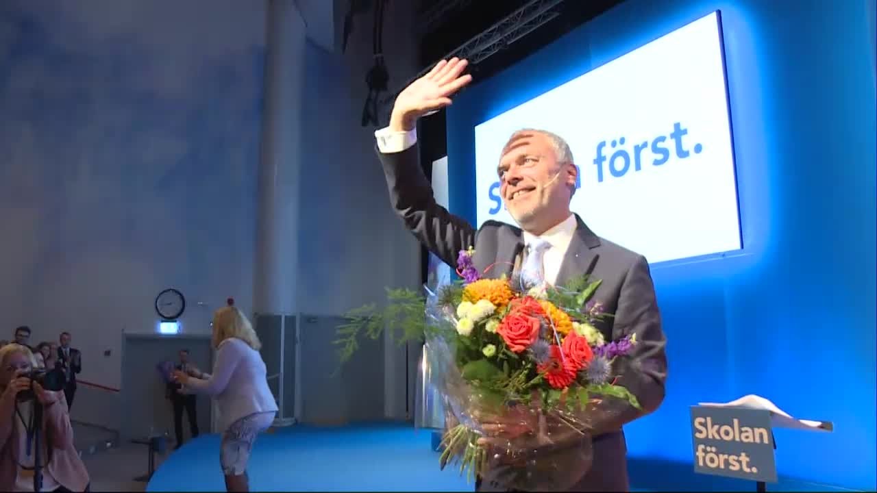 Liberalerna &ndash; Sv&aring;rt l&auml;ge f&ouml;r pressad Bj&ouml;rklund - Nyheterna (TV4)
