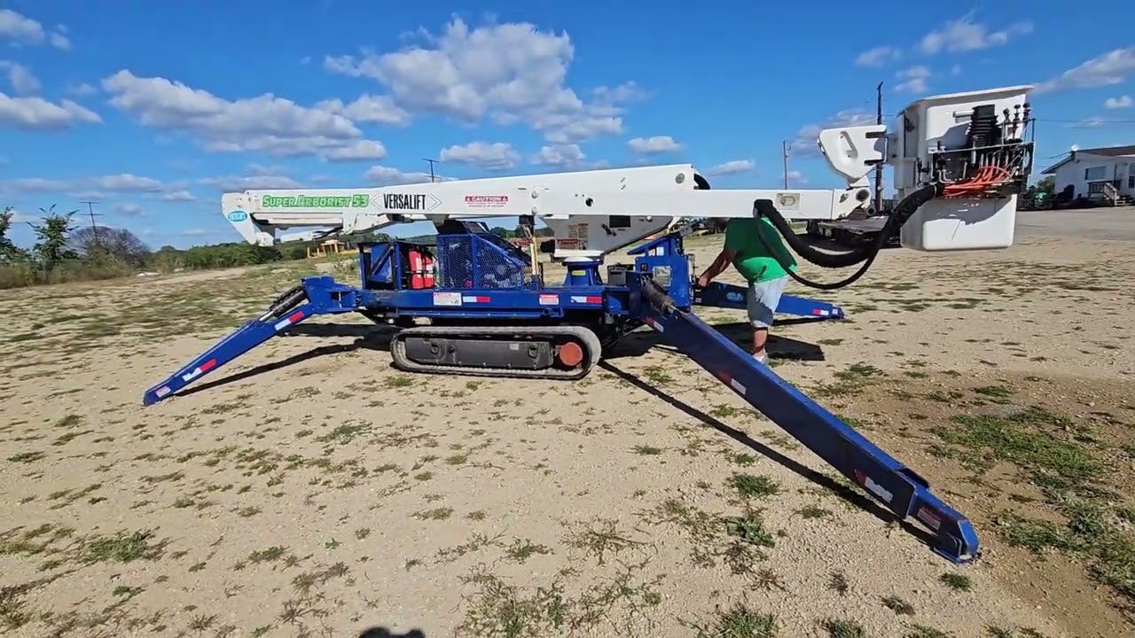 1376 2016 skylift Versalift Super arborist 53 Tracked Backyard manlift w/ trailer for sale