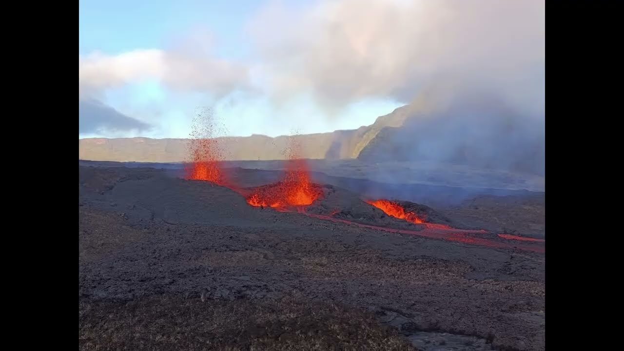 LE SOUFFLE DU DRAGON  VOLCAN De la fournaise