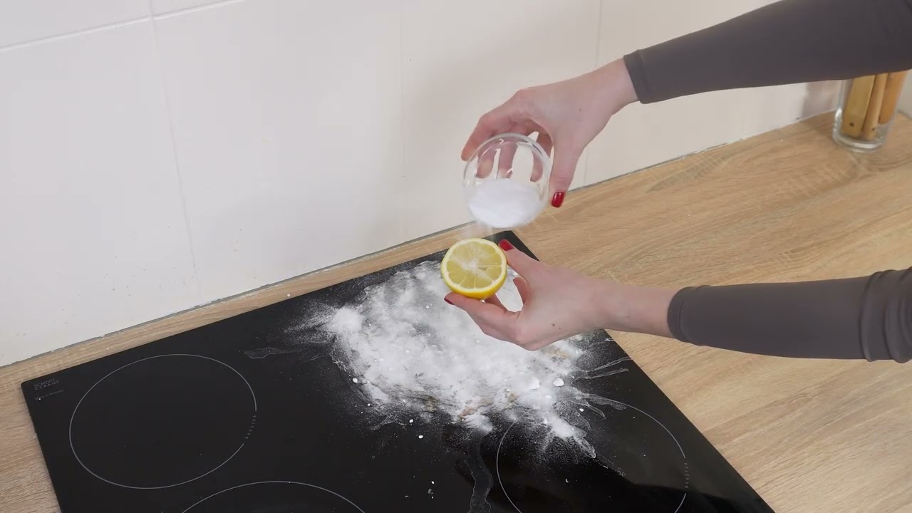 Weiße Flecken auf dem Kochfeld? So verschwinden sie in Sekunden
